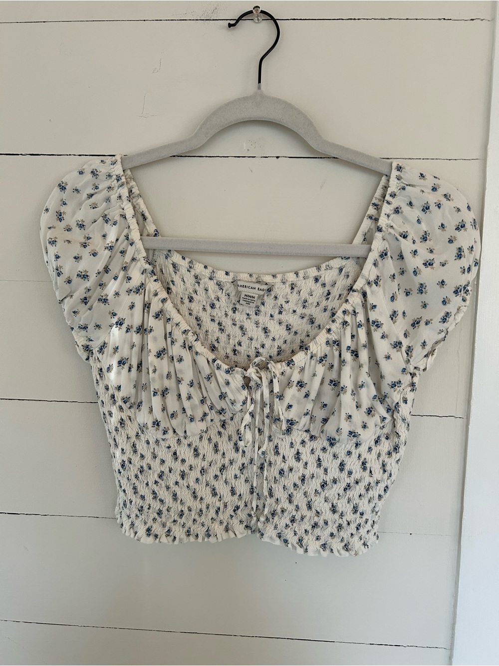 American Eagle Outfitters Cream White Floral Smocked Crop Top Size Medium - Picture 3 of 5